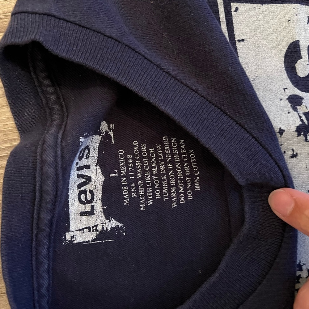 Levi’s T-shirt - Picture 3 of 3